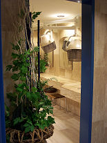 Et rum med to t�rrehjelme