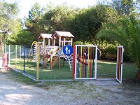 Legepladsen p� Camping Karda Beach