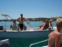 Vi l�gger til ved en platform, der bruges, n�r der skal en faldsk�rm i vejret