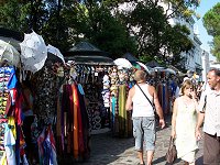 Boder langs med vandet t�t p� Markuspladsen