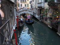 p� vej til Rialtobroen