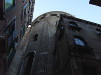 p� vej til Rialtobroen