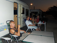 Her p� kajen sover vi i nat