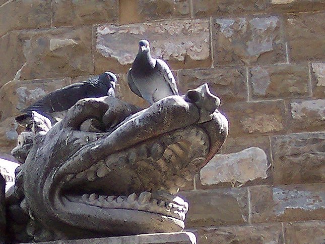 Duer p� en statue.