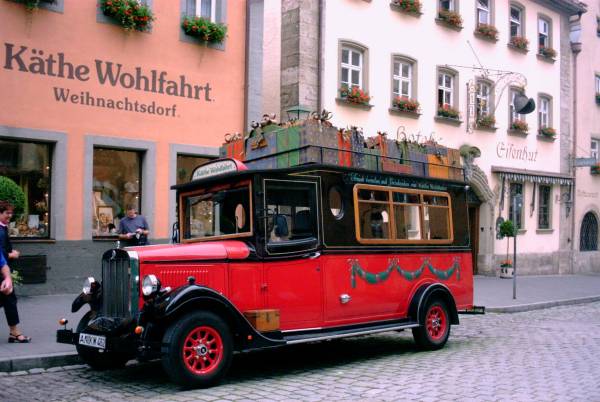 K�the Wohlfahrts juleforretning i Rothenburg ob der Tauber. Klik p� bilens d�r for at komme ind p� forretningens hjemmeside.